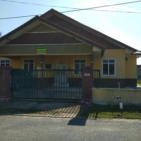 Davallia Homestay Dungun Extérieur photo